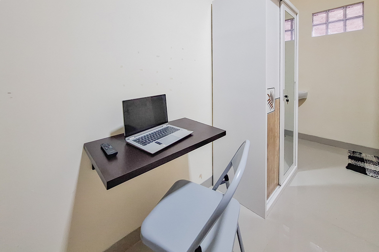 Bathroom 3, RedDoorz Syariah @ Borba Kesepuhan Cirebon, Cirebon