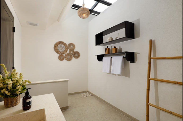 Bathroom 2, Black Beach Villa - Absolute Beachfront , Tabanan
