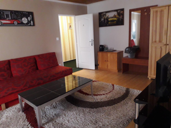 Others 4, Penzion Na Strelnici, Nymburk