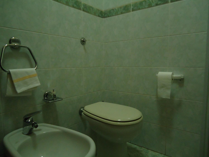 Bathroom 4