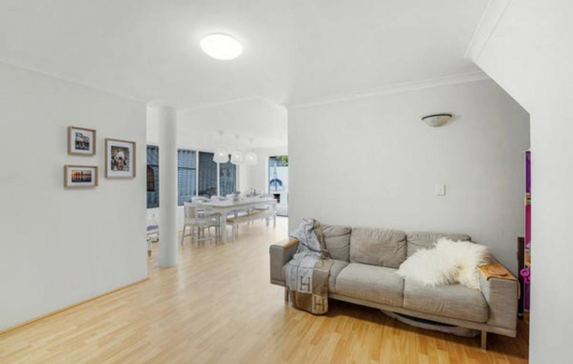 Others, The “Pretty Beach House”, Stirling