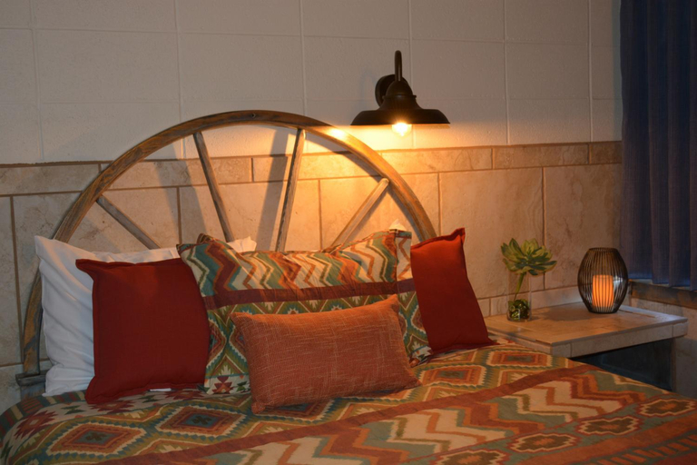 Others 5, Lariat Motel, Big Horn