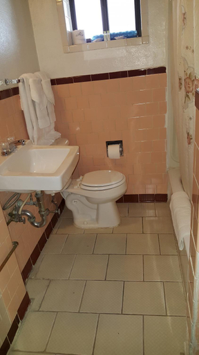 Bathroom 3, Cottonwood Court Motel, Santa Fe