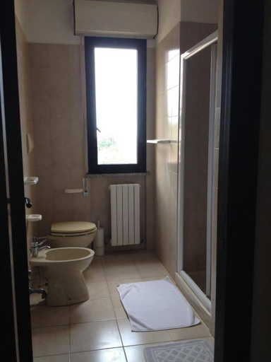 Bathroom 4, Villa Dei Romanzi, Teramo