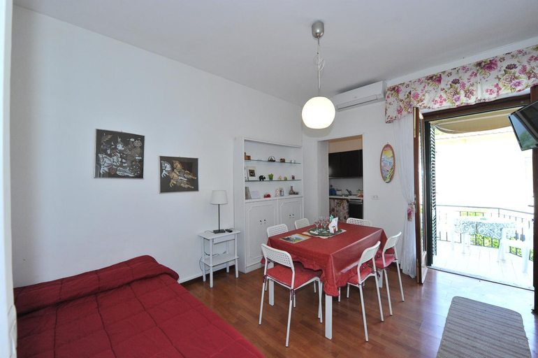 Others 5, Villa Walter, Napoli
