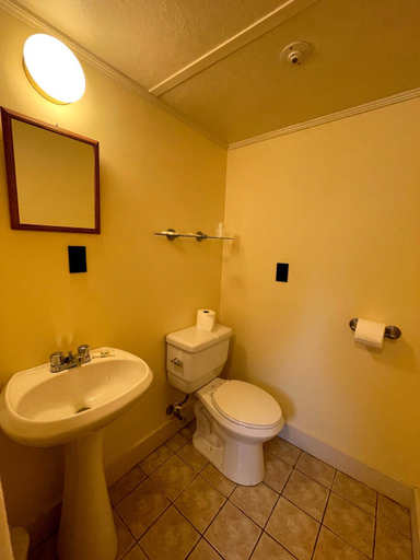 Bathroom 4, The Riverside Inn, Lamoille