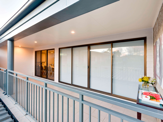 Exterior & Views 6