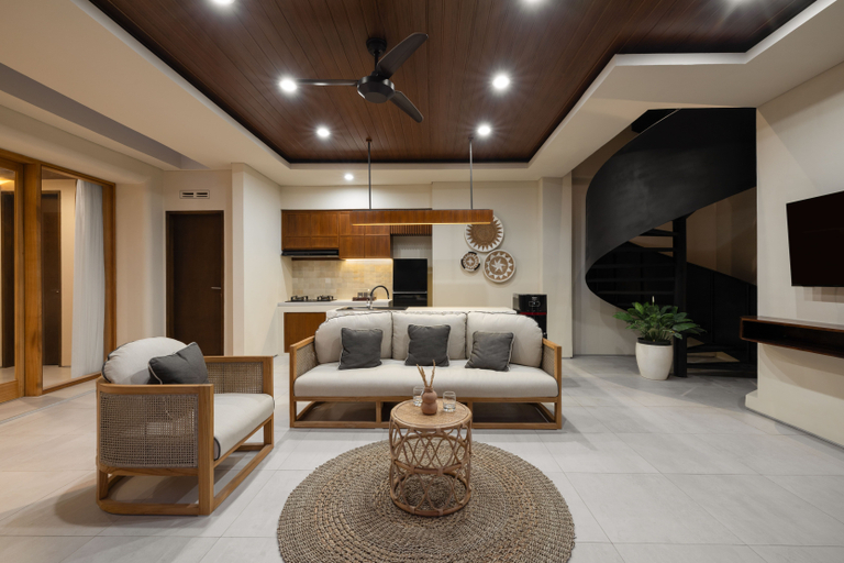 Others 4, CASA DI AMICI, Badung