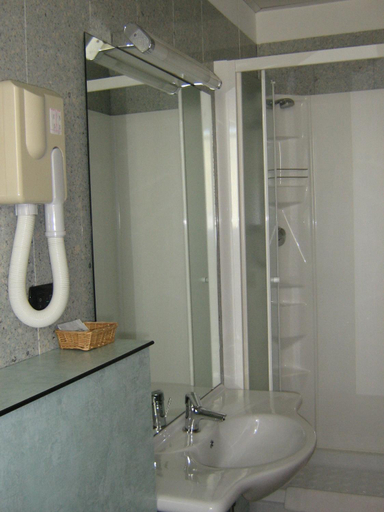 Bedroom 4, Hotel Sanremo, Cuneo