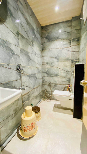 Bathroom 3, Hotel Panchavati Palace, East Nimar