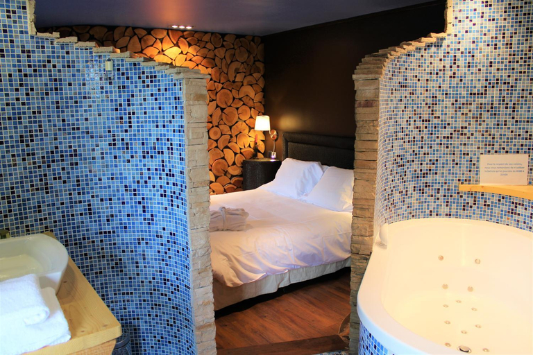 Bedroom 3, Le Baillage, Cantal