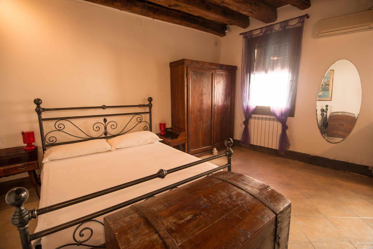 Bedroom 2, CANAL DREAM water view cosy apartment AC WiFi, Venezia