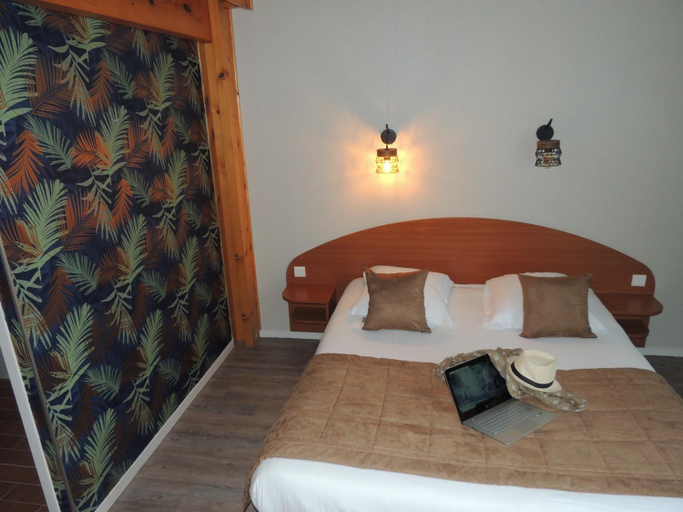 Bedroom 5, LOGIS Hotel LES 3 MARCHANDS, Deux-Sèvres
