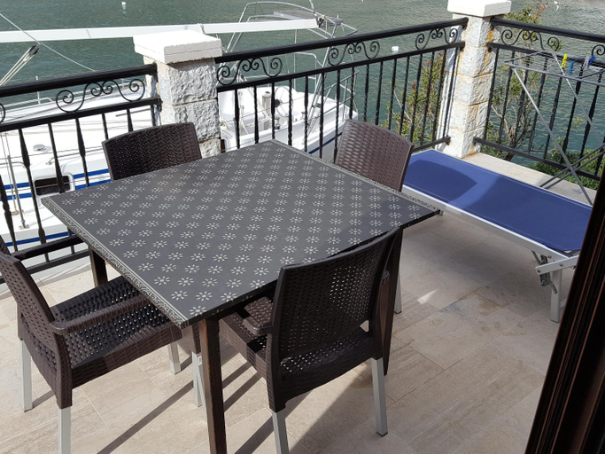 Others 3, Villa Ivan