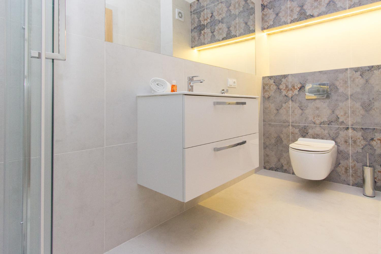 Bathroom 4, Lenzo Apartments, Kraków City