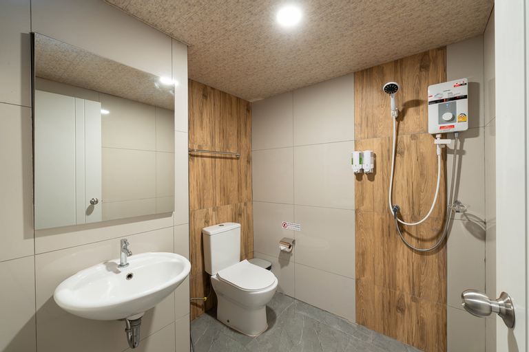 Bathroom 15
