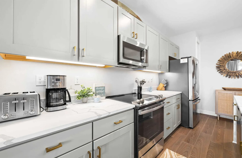 Others 5, Gulf Place Residences 203, Walton