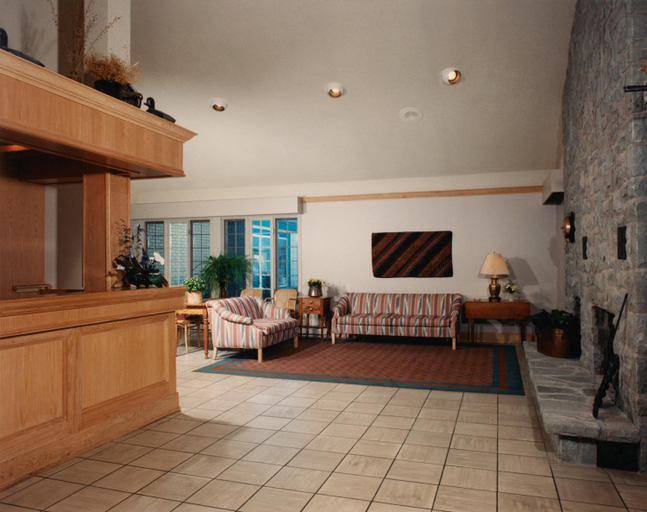 Public Area, Auberge de la Baie, Gloucester