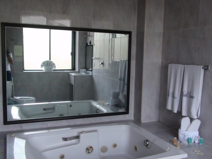 Bathroom 4, Hotel Panuco, Mexico City
