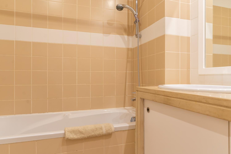 Bathroom 4, Lisboa Apart T3 com piscina tenis ginasio, Lisbon