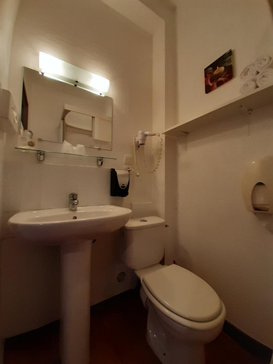 Bathroom 3, Auberge De Kerveoc, Finistère