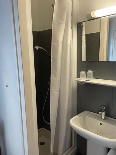 Bathroom 3, Les Chiens du Guet, Ille-et-Vilaine