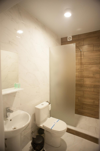 Bathroom 4, Biruza Club, Kyievo-Sviatoshyns'kyi