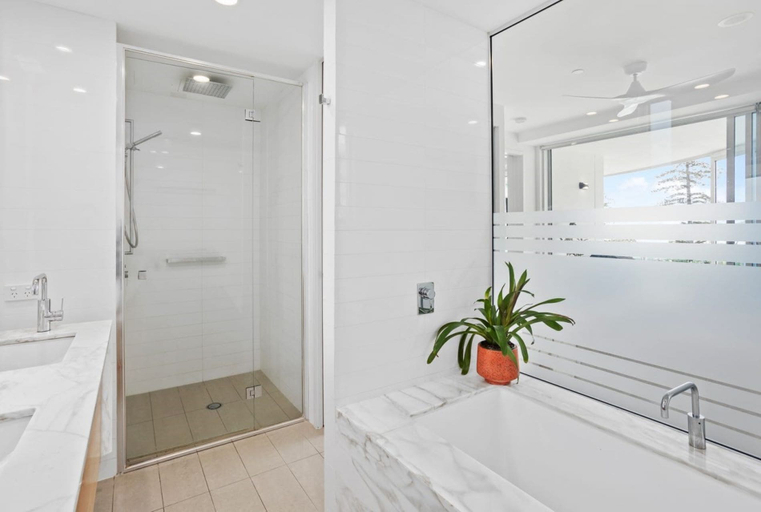Bathroom 4, Luxury Beachfront Stay in Kirra, Gold Coast