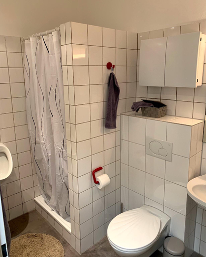 Bathroom, Apartment "Düsseldorf", Mettmann