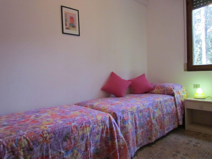 Bedroom 2, Three-room apartment in villa - ground floor - private garden, Venezia