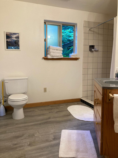 Bathroom 3, Beach Roadhouse, Haines