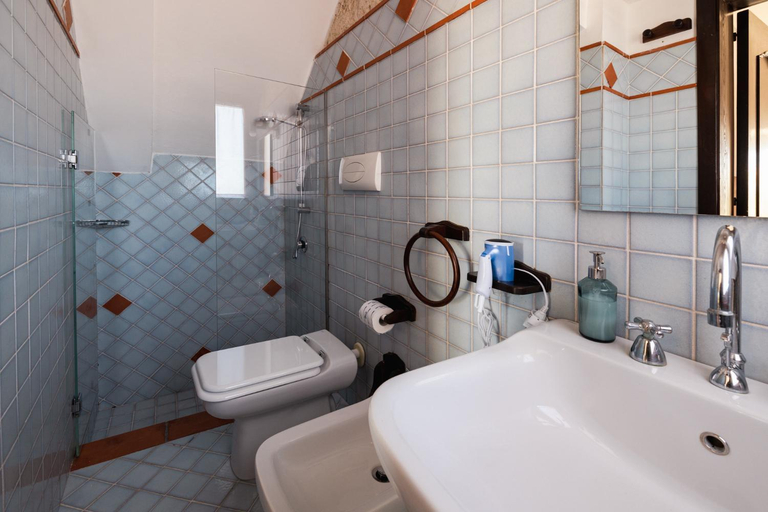 Shower 2, CASA LAPILLI, Bari