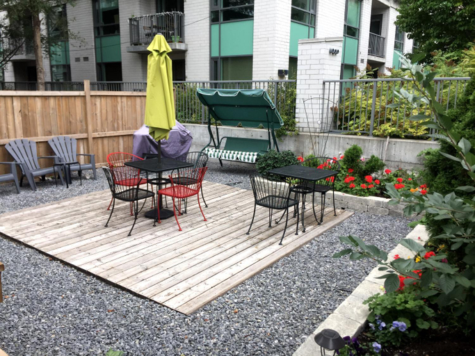 Others 5, Barefoot Inn, Ottawa