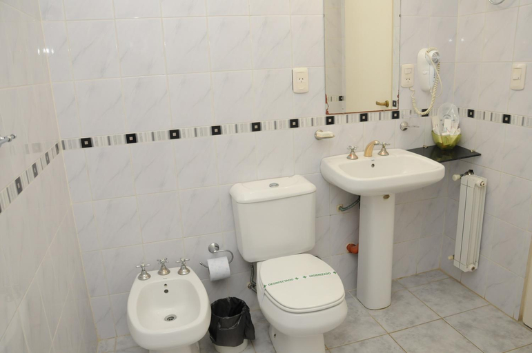 Bathroom, Hotel Hoxon, Luján