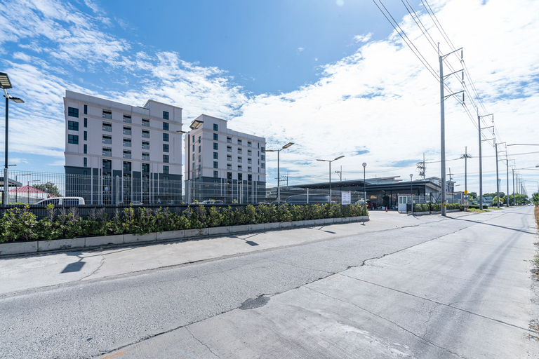 Exterior & Views 14