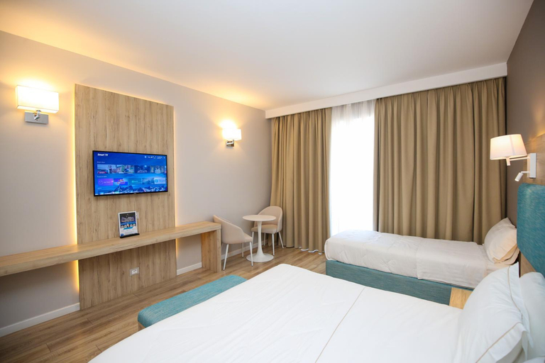 Bedroom 3, Regina Blu, Vlorës