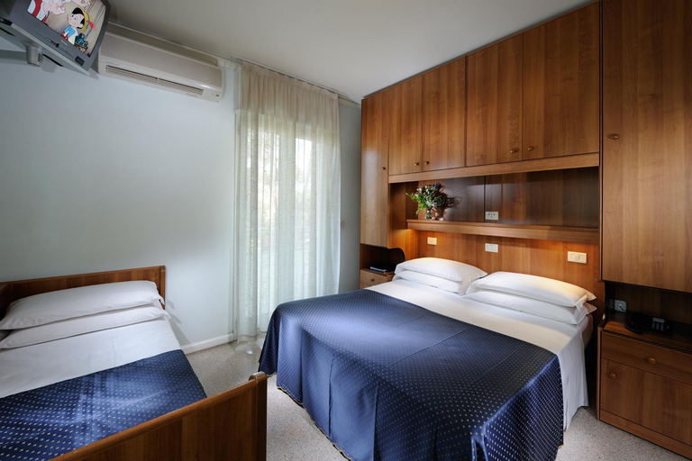 Bedroom 2, Hotel Mimosa, Udine