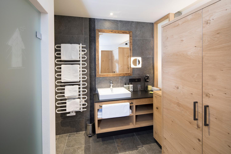 Bathroom 2, Wagner's Aparthotel, Schwaz