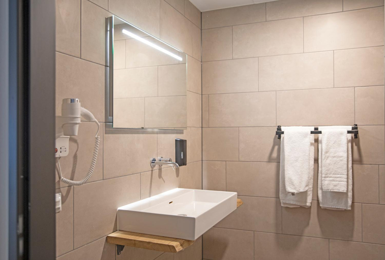 Bathroom 3, Hotel Restaurant Eeserhof, Borger-Odoorn