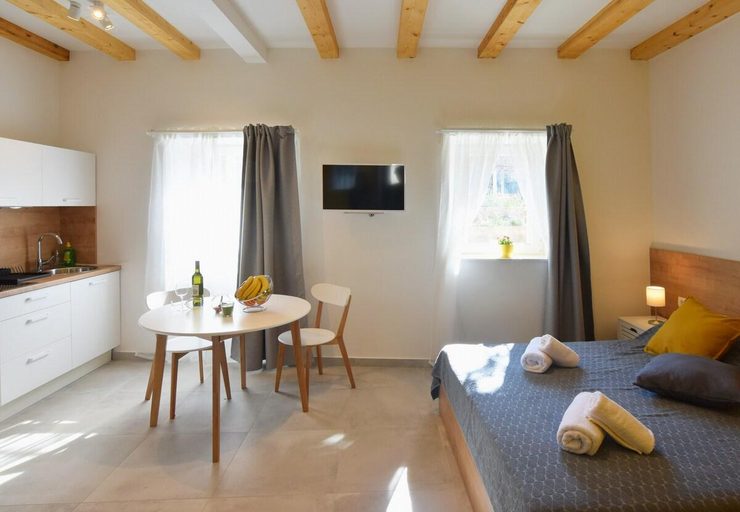 Others 3, Orange apartment with free parking, Dubrovnik