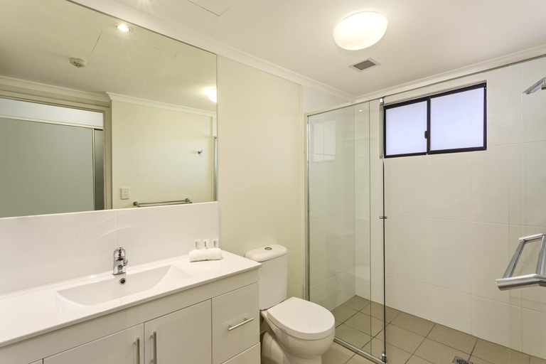 Bathroom 4, MainStay Suites Townsville, South Townsville