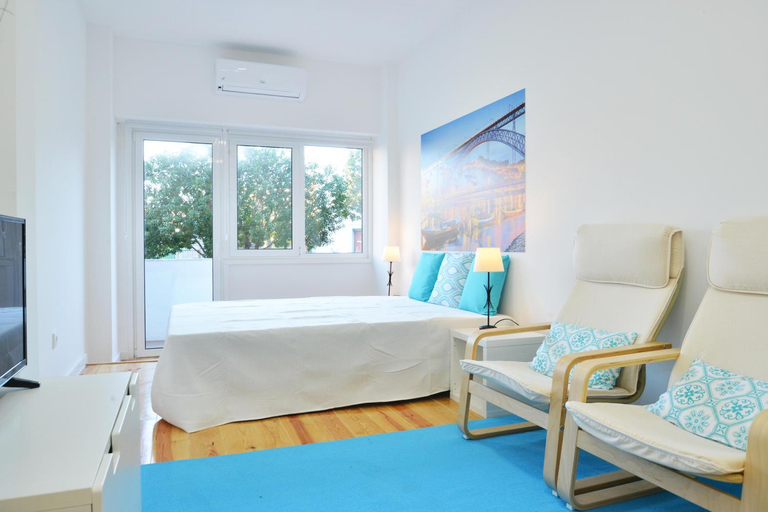 Others 5, Real Home, Loures