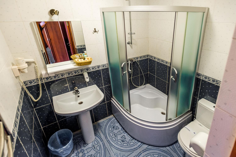 Bathroom 3, Zatyshok, Vinnyts'ka