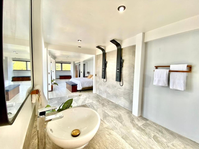 Bathroom 10