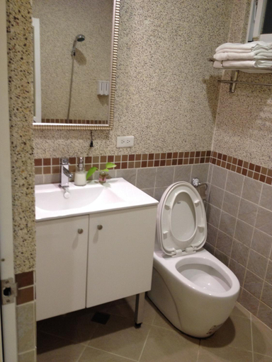 Bathroom 3, Beautiful Life Hostel, Yilan