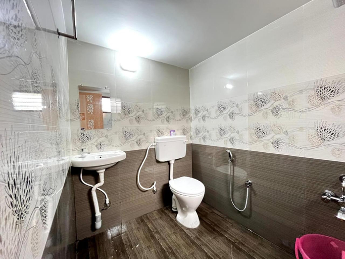 Bathroom 11