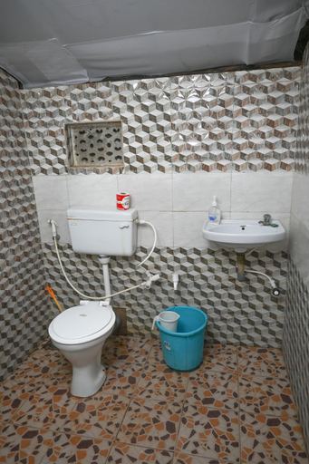 Bathroom 4, Kashinath Beach Huts, South Goa