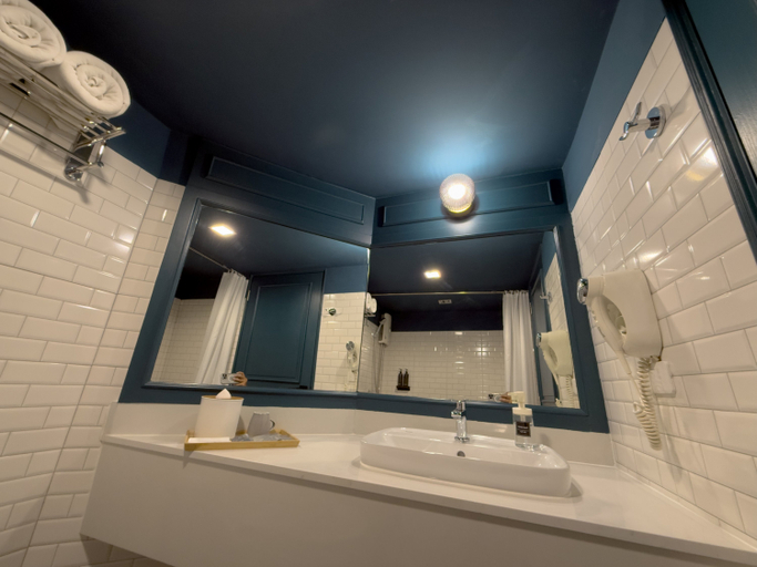 Bathroom 5, Regent Ramkhamhaeng, Bang Kapi