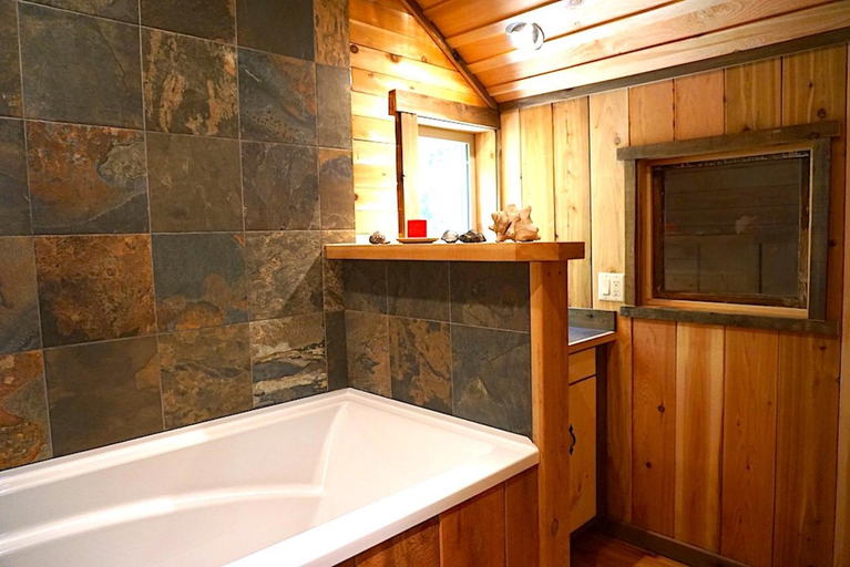 Bathroom 3, Logden Lodge, Central Kootenay