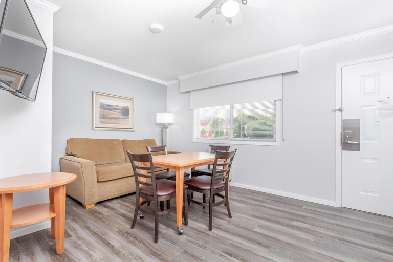 Others 4, Westridge Motor Inn, Okanagan-Similkameen